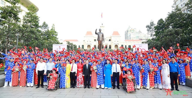 150 couples to set Vietnam mass wedding record ảnh 1
