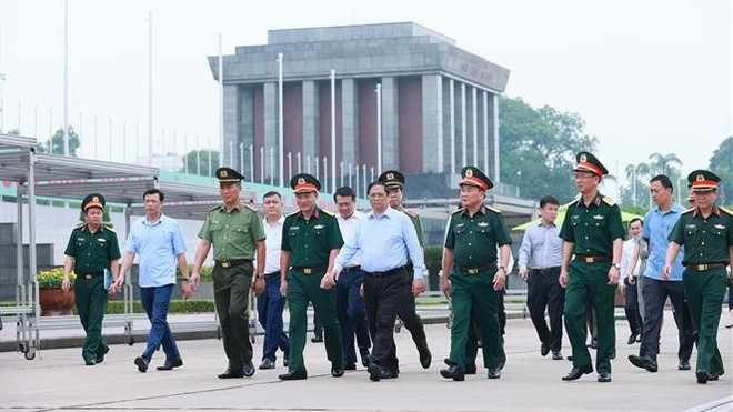 PM inspects maintenance of President Ho Chi Minh’s Mausoleum ảnh 1