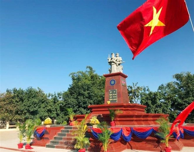 Vietnam-Cambodia friendship monument inaugurated in Cambodia ảnh 1