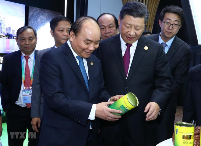 PM wraps up Shanghai trip for first China International Import Expo ảnh 1