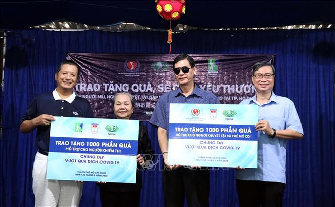 Gifts delivered to disabled, blind people in HCM City ảnh 1