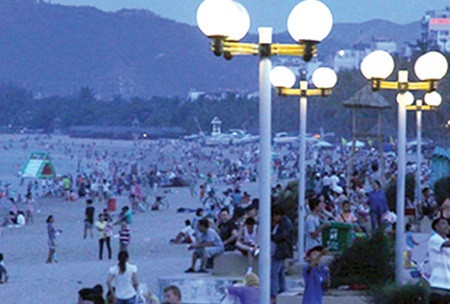 Nha Trang to offer free swimming under the moon ảnh 1