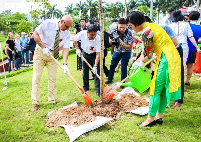 Russia’s Victory Day observed in Hanoi ảnh 1