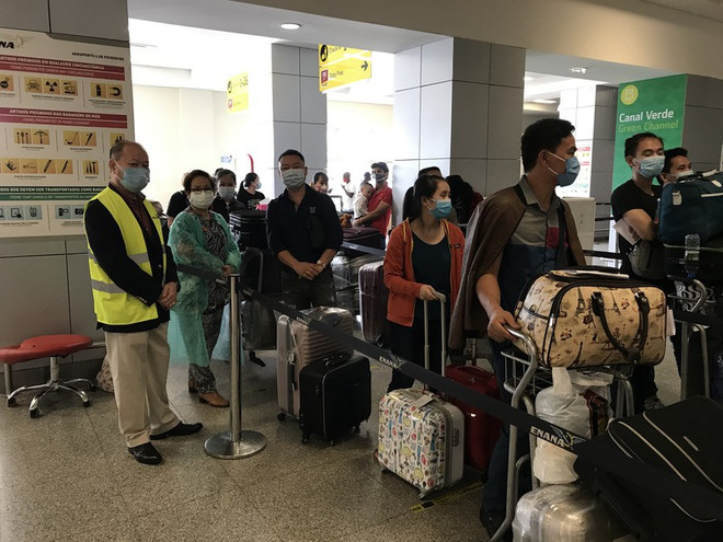 Nearly 310 Vietnamese citizens return home from Angola ảnh 1 Nearly 310 Vietnamese citizens return home from Angola ảnh 1