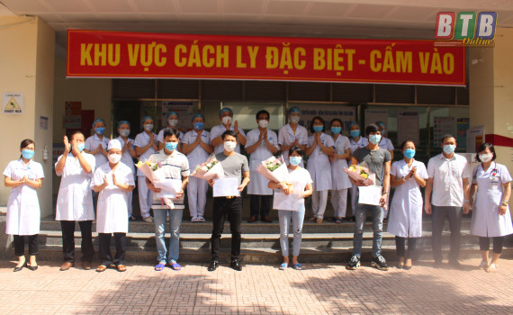 Four more COVID-19 patients given all clear ảnh 1