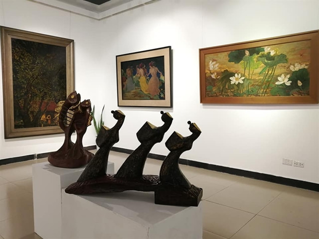 Exhibition honours traditional lacquer painting ảnh 1