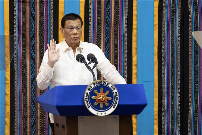 Philippine President vows to continue drugs, corruption fight ảnh 1