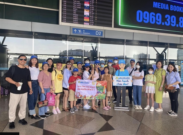 18,000 tourists spend 18.3 mln USD on outbound tours during Tet ảnh 1