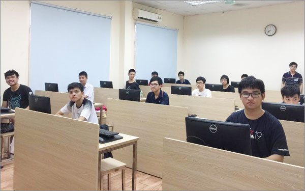 All seven Vietnamese students win silvers at Asian Informatics Olympiad ảnh 1