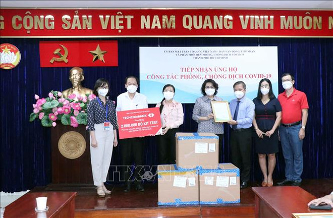 HCM City receives 4 million test kits worth 16.38 million USD ảnh 1
