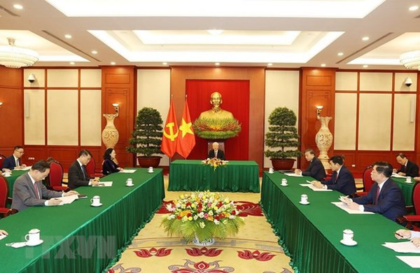 Top Vietnamese, Chinese leaders hold phone talks ảnh 1