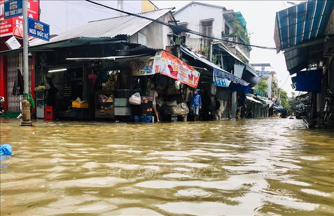 Typhoon Dianmu wreaks havoc in many localities ảnh 1