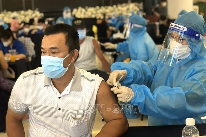 Ministry urges localities to accelerate vaccinations against COVID-19 ảnh 1 Ministry urges localities to accelerate vaccinations against COVID-19 ảnh 1