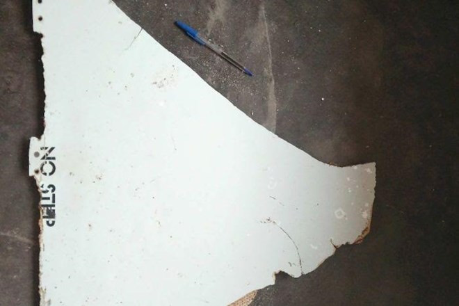 Plane debris found in Mozambique to be sent to Australia ảnh 1 Plane debris found in Mozambique to be sent to Australia ảnh 1
