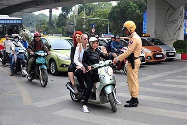 HCM City’s campaign target foreigners violating traffic rules ảnh 1
