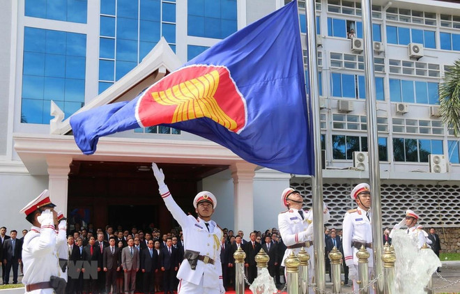 Laos raises ASEAN flag to mark bloc’s founding anniversary ảnh 1 Laos raises ASEAN flag to mark bloc’s founding anniversary ảnh 1