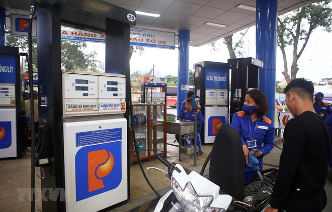 Petrol prices slightly drop in latest review ảnh 1