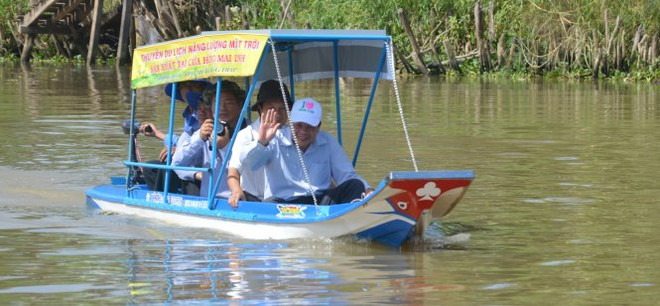 Eco-friendly tour launched at Tram Chim National Park ảnh 2