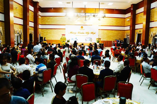 Vietnamese expats in Cambodia enjoy warm Tet ảnh 1