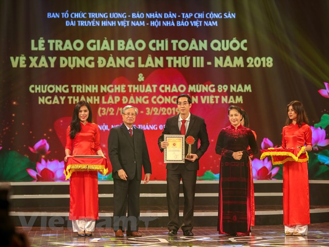 Winners of national press award on Party building honoured ảnh 1