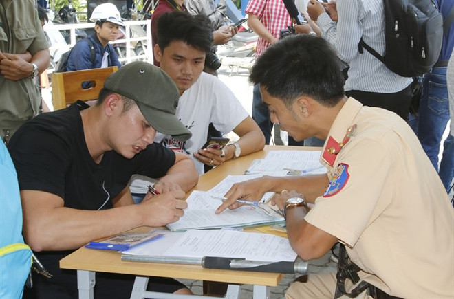 Localities crack down on drivers using alcohol, drugs ảnh 1