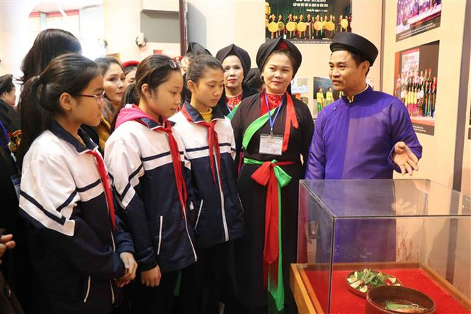 Exhibition spotlights traditional Quan ho singing in modern context ảnh 1