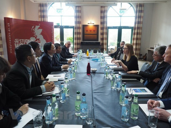 Vietnam seeks to boost educational cooperation with UK ảnh 1 Vietnam seeks to boost educational cooperation with UK ảnh 1