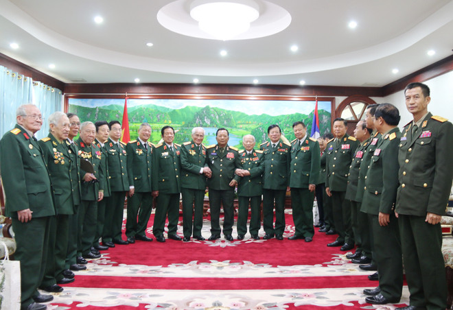 Lao Defence Minister receives former Vietnamese soldiers, experts ảnh 1 Lao Defence Minister receives former Vietnamese soldiers, experts ảnh 1
