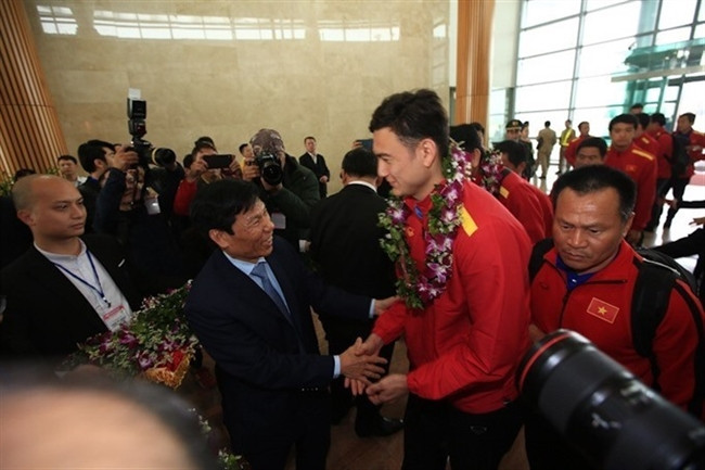 Vietnam’s national football team welcomed home ảnh 1