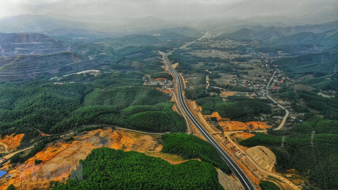 Ha Long-Van Don expressway to officially open on February 1 ảnh 1