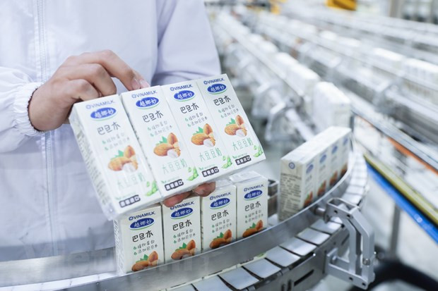 Vinamilk exports plant-based and condensed milk to China ảnh 1
