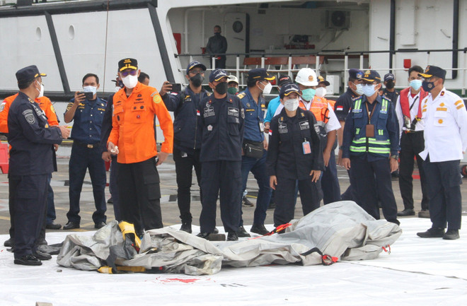 Indonesian President expresses condolences to families of plane crash victims ảnh 1