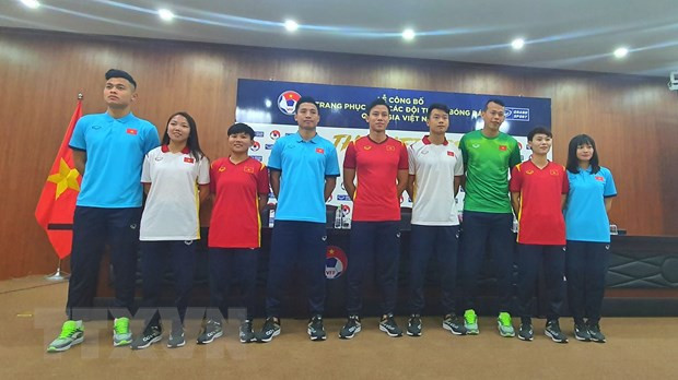 New national football team jerseys for 2021 unveiled ảnh 1 New national football team jerseys for 2021 unveiled ảnh 1