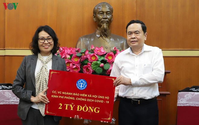 Over 5.2 million USD donated to aid COVID-19 fight in one day ảnh 1 Over 5.2 million USD donated to aid COVID-19 fight in one day ảnh 1