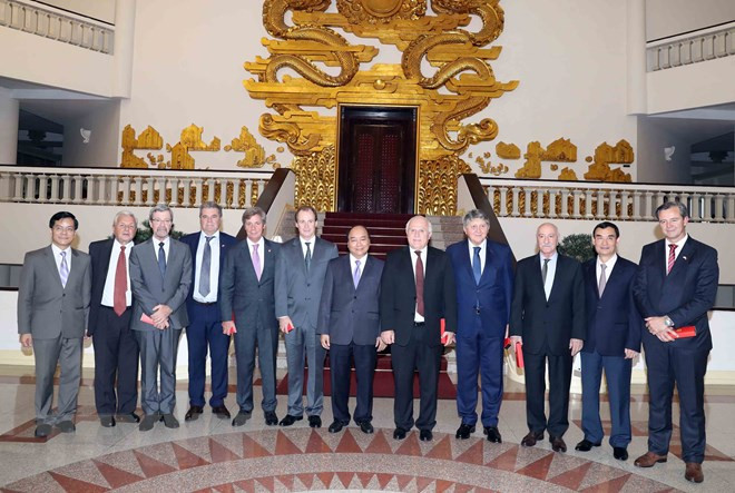 PM Nguyen Xuan Phuc hosts leaders of Argentinean provinces ảnh 1