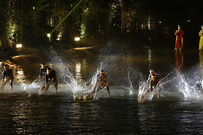 Water puppetry comes full circle in new play ảnh 1