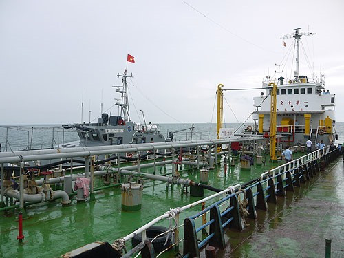 Fuel smuggling on the rise in Vietnamese waters ảnh 1