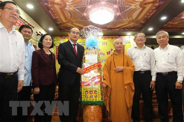 HCM City’s leader pays pre-Tet visits to religious dignitaries ảnh 1 HCM City’s leader pays pre-Tet visits to religious dignitaries ảnh 1