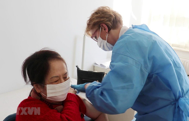 Vietnam-Poland medical centre begins COVID-19 vaccinations ảnh 1 Vietnam-Poland medical centre begins COVID-19 vaccinations ảnh 1