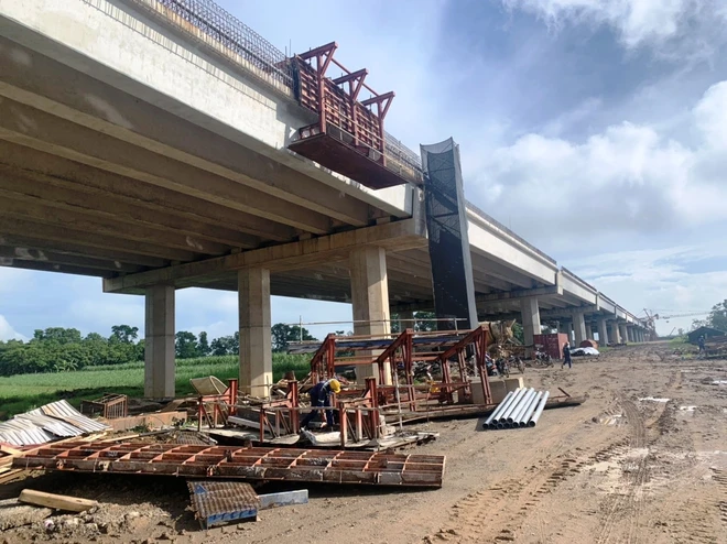 Two North-South Expressway projects speed up to finish on time ảnh 2 Two North-South Expressway projects speed up to finish on time ảnh 2