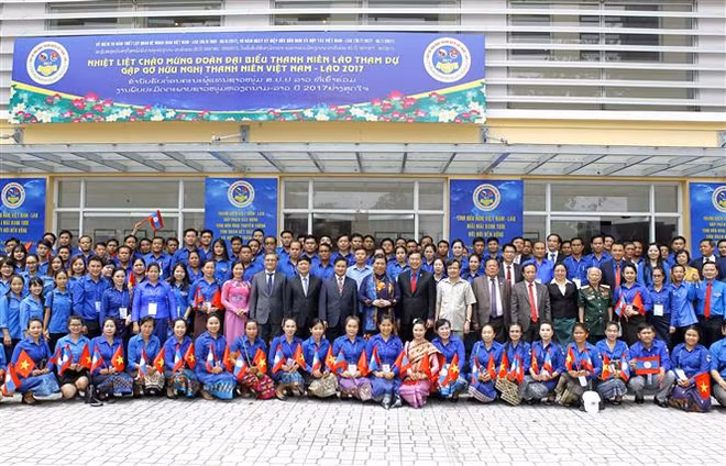 Vietnamese, Lao youths gather at friendship meeting in Hanoi ảnh 1