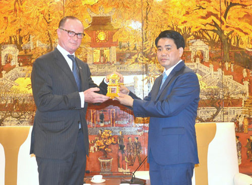 Hanoi chairman bids farewell to outgoing Austrian ambassador ảnh 1 Hanoi chairman bids farewell to outgoing Austrian ambassador ảnh 1