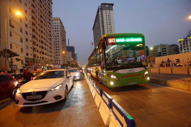 380,000 passengers travel by BRT in January ảnh 1