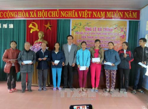 Thua Thien-Hue helps needy households escape poverty ảnh 1 Thua Thien-Hue helps needy households escape poverty ảnh 1
