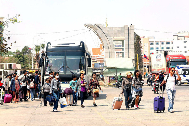 Vietnam becomes favourite destination for Cambodian tourists ảnh 1