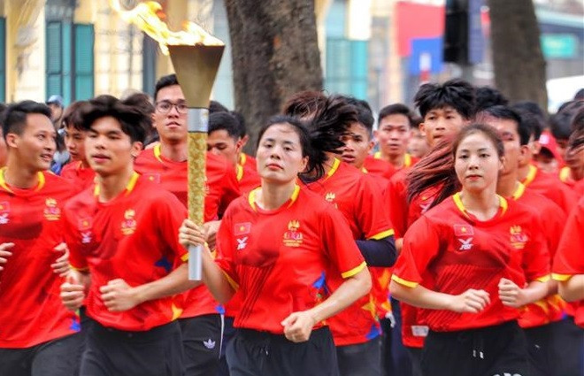 SEA Games torch tours Hanoi ảnh 1 SEA Games torch tours Hanoi ảnh 1