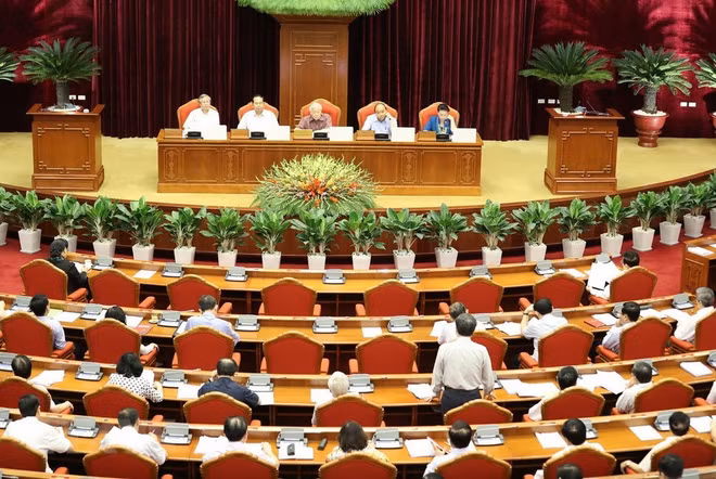 Fourth working day of Party Central Committee’s 7th plenary meeting ảnh 1