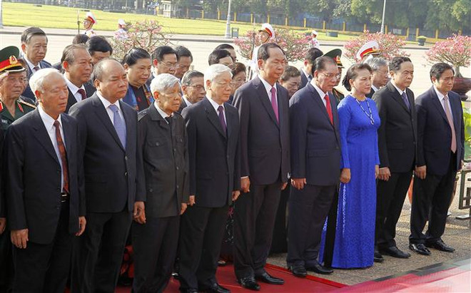 Vietnamese leaders pay tribute to late President on birth anniversary ảnh 1 Vietnamese leaders pay tribute to late President on birth anniversary ảnh 1