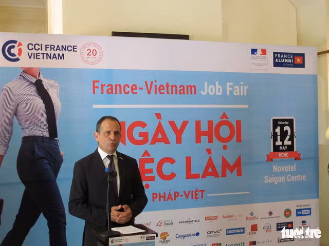 300 people find jobs at Vietnam-France career day ảnh 1