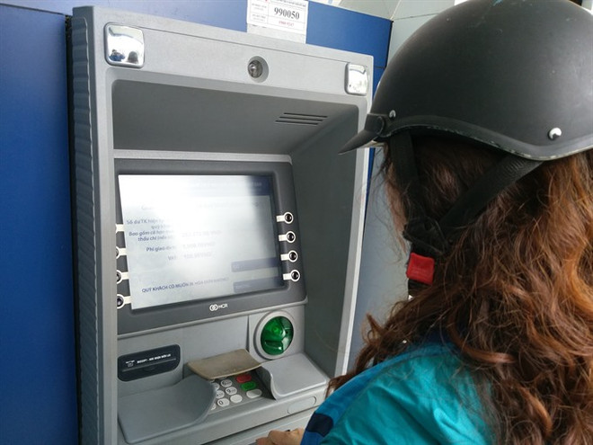 Fee hikes threaten cashless plan ảnh 1 Fee hikes threaten cashless plan ảnh 1